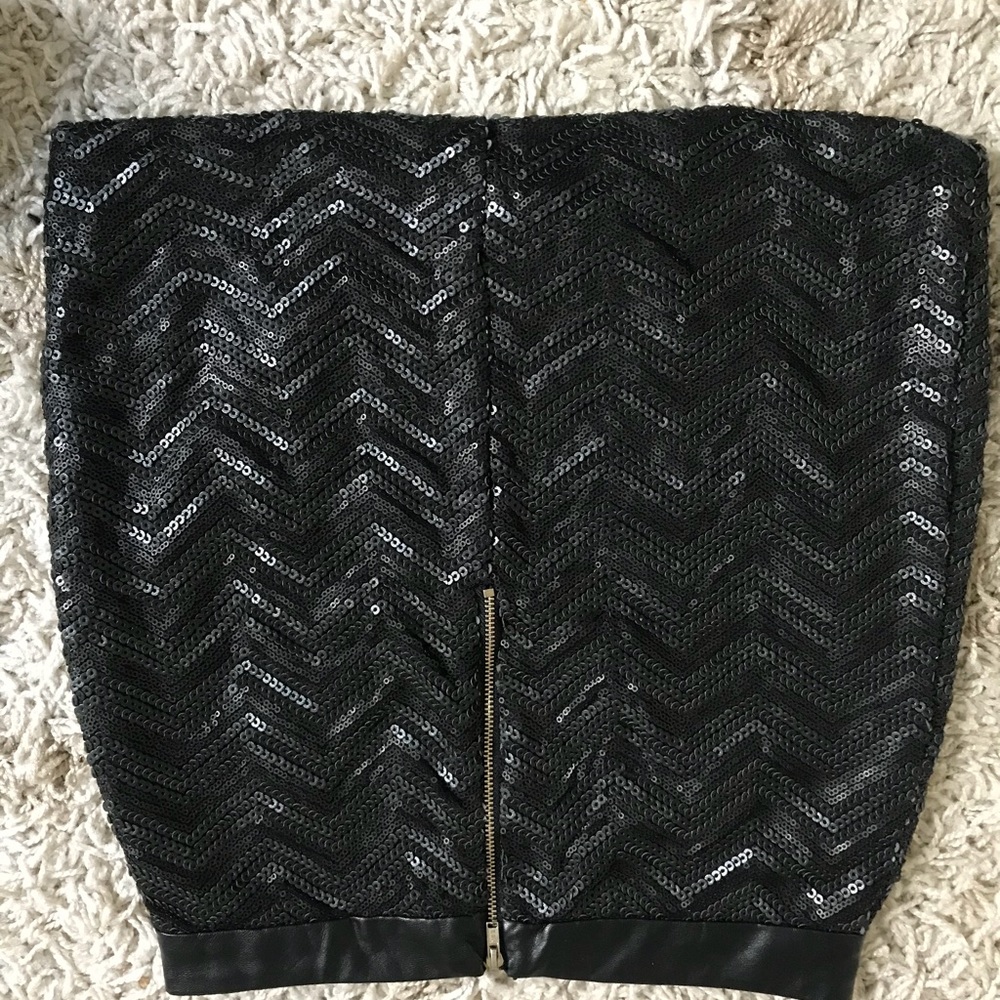 Black sequence high waisted skirt